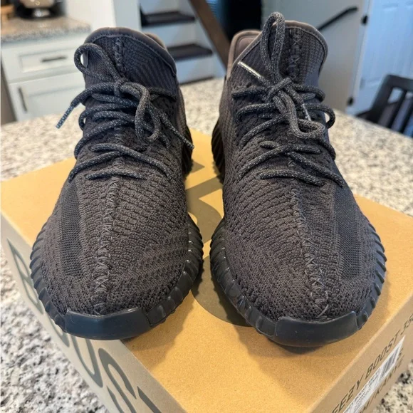 Yeezy Boost 350 V2 Sneakers - Picture 3 of 5